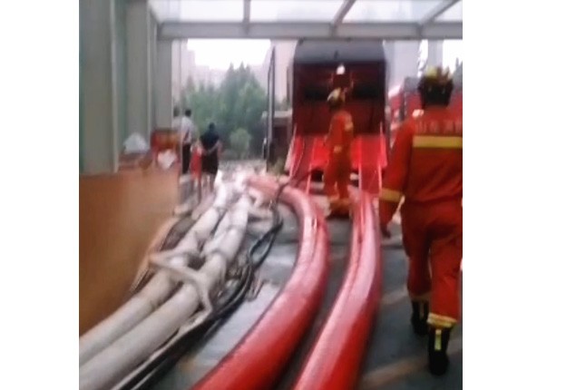 龍吸水和神龍潛水泵一起排水，加油！